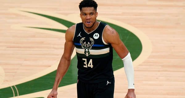 巴萨0-3不敌切尔西，弗里克执教生涯首次在欧冠被零封