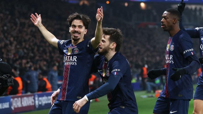 赵继伟持球单打 三分出手一箭穿心