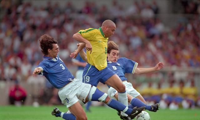 巴西队与哥 巴西队与哥